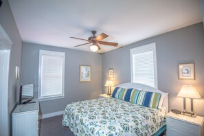 A bedroom with a bed, two bedside tables with lamps, a ceiling fan, and two windows with blinds. - On Beach Side, Gated neighborhood, All King Beds, Pool, Santa Rosa beach (Santa Rosa Beach)