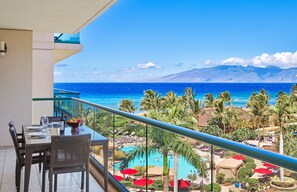 Outdoor dining - Maui Resort Rentals:  Honua Kai Hokulani 511 - Upgraded 5th Floor Interior Courtyard 2BR w/ Full Ocean Views! (Lahaina)