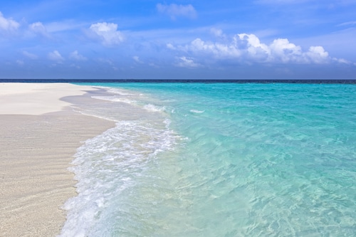 Beachfront Condo with Dazzling Gulf View! Beach Views, Balcony, Pool-Hot Tub.