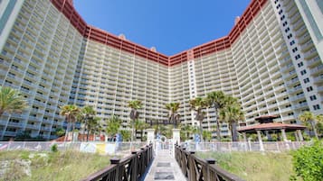 Enceinte de lâhĂ©bergement