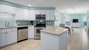 Horno, parrilla de estufa, lavavajillas y tostadora 