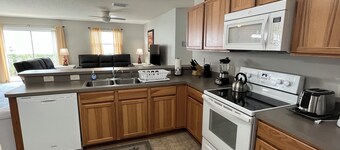 Beautiful Patio Villa w/ GOLF CART Close to Brownwood Paddock Square