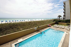 Pool - Summerlin 102/🌊Gulf Front/ 🏖️Beach Service (Fort Walton Beach)