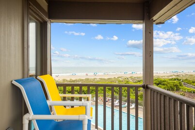 HOT DEAL! 3 NIGHT MINIMUM! GREAT DECK VIEWS & EASY BEACH OR POOL ACCESS!