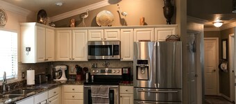 Increíble ubicación! 3 hab 2 ba Villa w / barbacoa y WiFi! Camina hasta el lago Sumter Landing