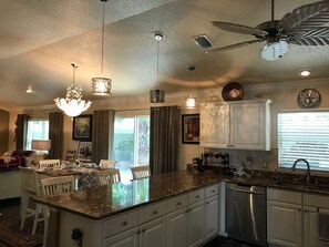Dining - Walking Distance to Lake Sumter Landing! Beautiful Home with BBQ Grill (The Villages)