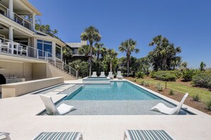 A heated pool - 8 Night Harbour-OCEANFRONT, Fall & 2026 Dates available. Sleeps 18 (Hilton Head Island)