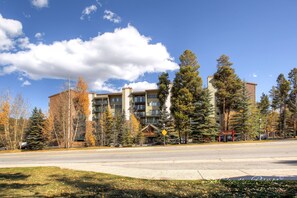 Exterior - Impeccable Ski In/Out Unit with Mountain Views from Private Balcony TE402 (Breckenridge)
