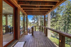Terrace/patio - Eagles Nest at Palisades Alpine- Hot Tub- Pool Table- Shuttle to Slopes- Dogs OK! (Olympic Valley)