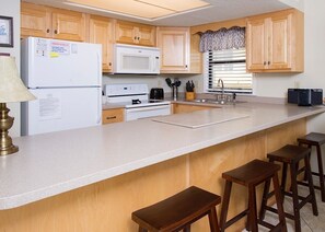 Fridge, microwave, dishwasher, coffee/tea maker - 601 Sunswept 3/3 You've Found Your Vacation Spot! Book Now! (Orange Beach)