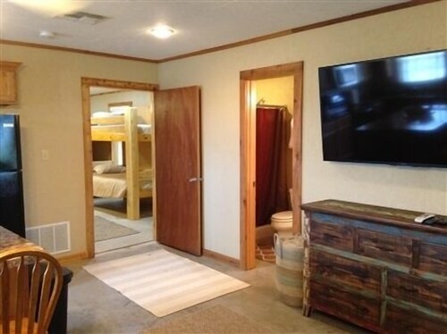 La Casa De Pescado Rojo. Kaksi makuuhuonetta, kaksi kylpyhuonetta. Yksityinen venealus satamassa. 