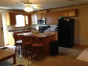 Micro-ondes, plaque de cuisson, grille-pain