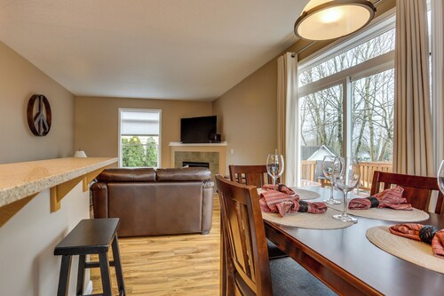 Private Game Room & Hot Tub, Free WiFi - Blocks from Historic Downtown