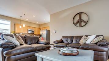 Televisión, chimenea y tenis de mesa