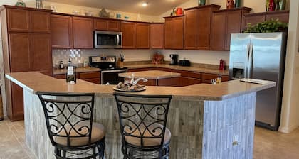 Recently Updated 3 Bdrm Villa, Free WiFi, 4 person Golf Cart Included