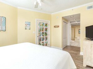 3 habitaciones, tabla de planchar con plancha, internet y ropa de cama 