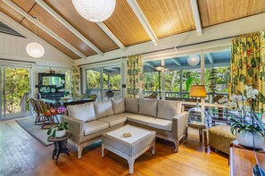 TV, DVD player - Hale Pua Kai, Comfortable Hawaiian Style Home (Haena)