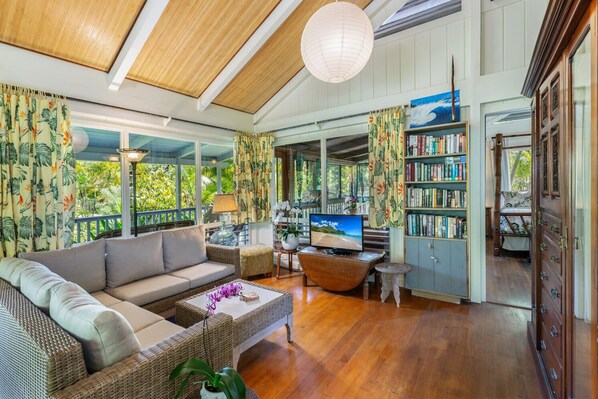 TV, DVD player - Hale Pua Kai, Comfortable Hawaiian Style Home (Haena)