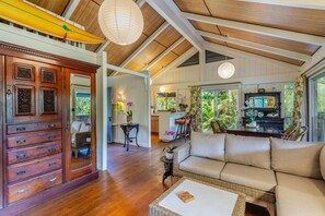 TV, DVD player - Hale Pua Kai, Comfortable Hawaiian Style Home (Haena)
