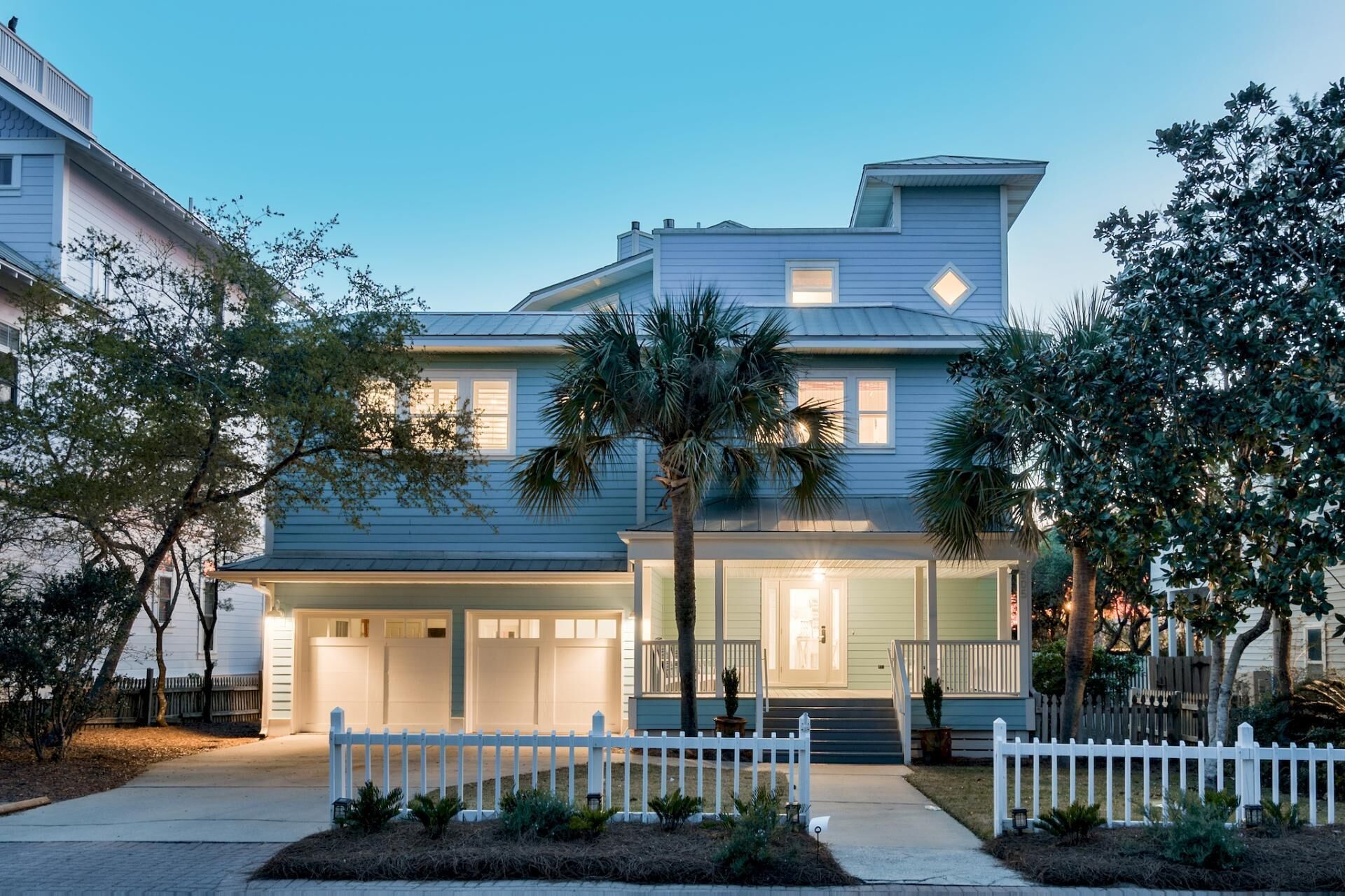 Fall Dates Available! Gulf Views! Steps to the Beach! Community Pool! Large Private Backyard!