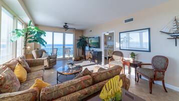 Smart-TV, Bücher, Stereoanlage