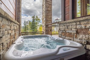 Bain à remous extérieur