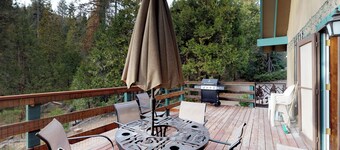 Family-friendly Cabin w/ WiFi & Furnished Deck - Close to Town, Lake, & Skiing