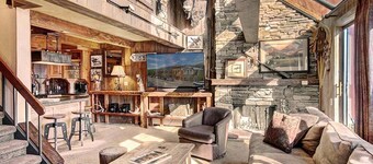 Spacious 6BR Beaver Run Peak 9 Penthouse in Breckenridge with ski area views!