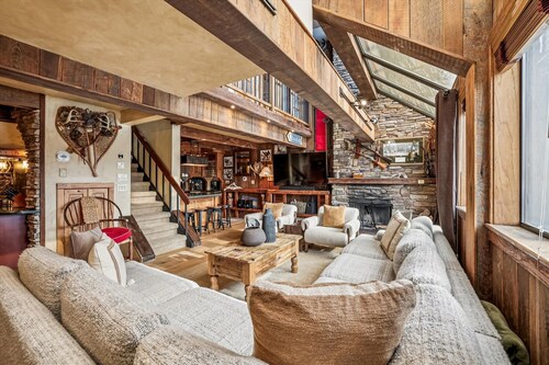 Spacious 6BR penthouse in Breckenridge with ski area views, Beaver Run Peak 9 Penthouse.