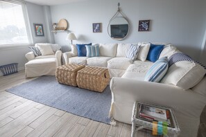 Smart TV - Direct Beach Access - Poolside Coastal Condo (Palm Beach Shores)