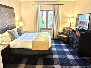 Een strijkplank/strijkijzer, wifi, beddengoed