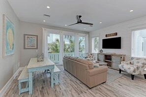 Fernseher, DVD-Player, Bücher