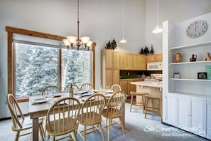 Dining - Roomy Rockies Retreat Nestled in Picturesque Splendor! Walk to Town/Slopes (Breckenridge)