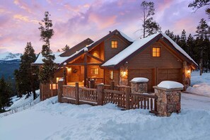 Exterior - Stay at Dunkin Hill Lodge: Phenomenal Views-Shuttle Access-Pool Table-Private Hot Tub. (Breckenridge)