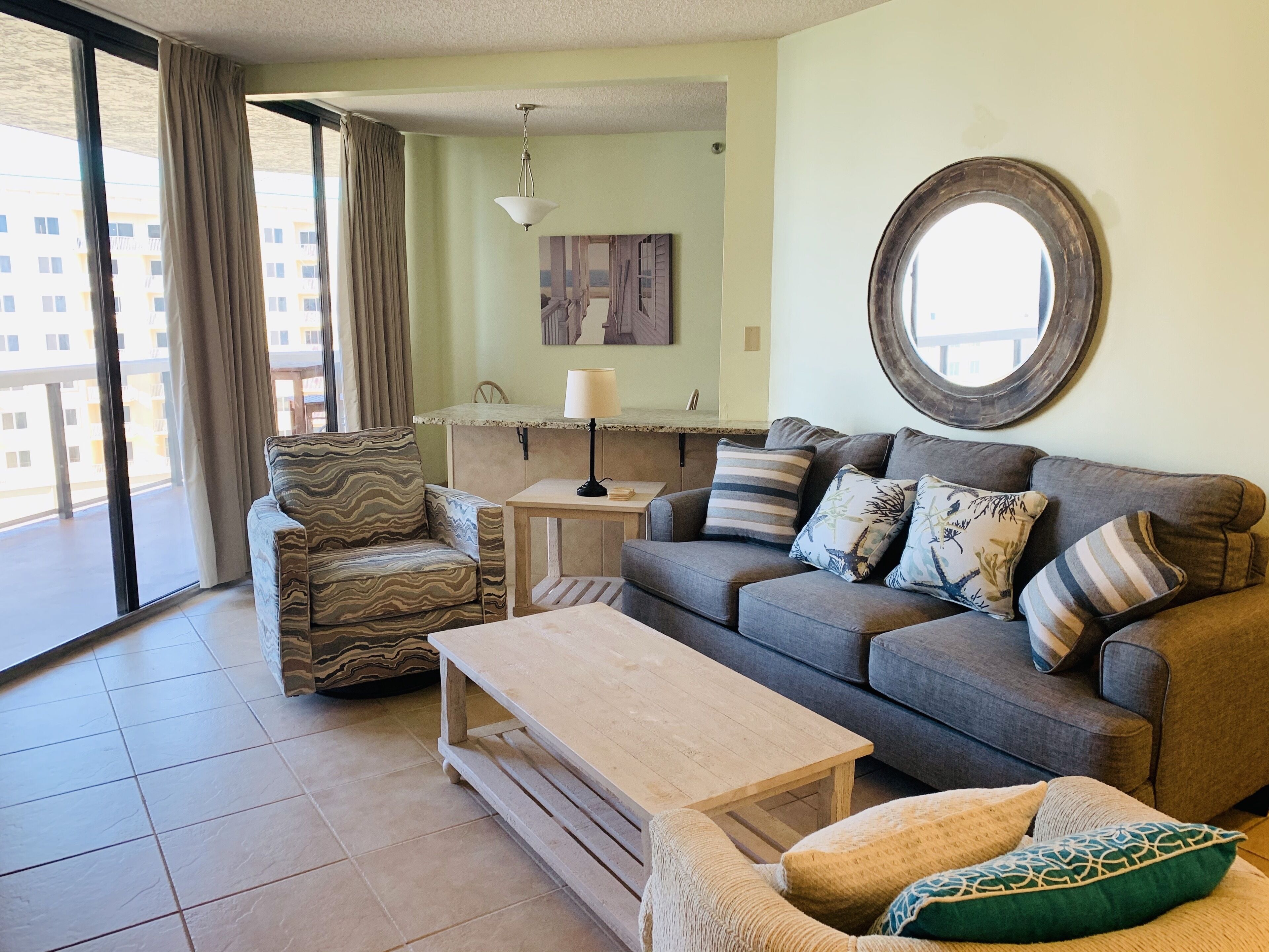 Smart-TV, DVD-spiller og bøker