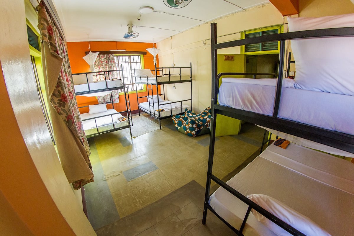 Caja de seguridad en la habitación y decoración personalizada 