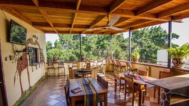 Breakfast, lunch and dinner served - We Travel Hostel (Moshi)