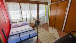 Double Room | In-room safe, individually decorated, individually furnished, bed sheets - We Travel Hostel (Moshi)