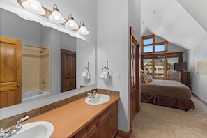 2 chambres, literie de qualité supérieure, fer et planche à repasser