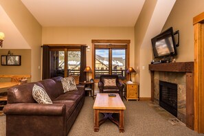 Flat-screen TV, fireplace