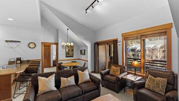 Flat-screen TV, fireplace