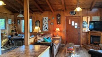 Smart TV, fireplace, Netflix, Hulu