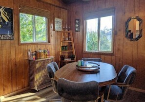 Dining - On Beach Time – Vintage Cottage Near the Surf (Florence)