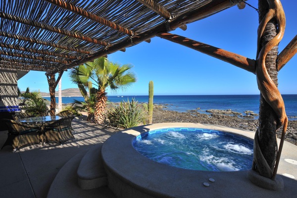 Settle into the jacuzzi on the terrace of Villa Langosta and revel in the views of the Sea of Cortez and desert hills stretching magically around you.