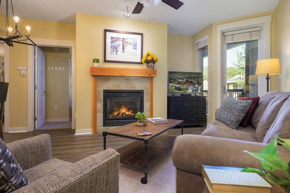 Smart TV, fireplace, DVD player