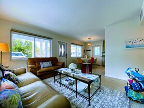 Smart TV, video library, stereo