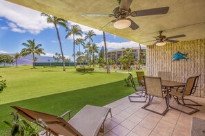 Outdoor dining - Rare Ground Floor Ocean Front, best at Maui Sunset (Kihei)