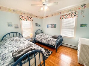 4 bedrooms, iron/ironing board, WiFi