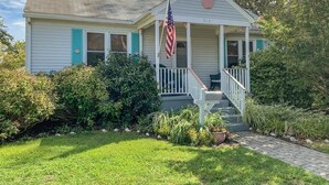 A single-story house with a front porch, a small staircase, and a well-maintained lawn. - Piece of Paradise-Pet Friendly-Walk to restaurants&shopping. (Cape May)