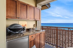 Interior - 🏖️Direct Ocean Front | AC | Concierge Included | Ocean Viewing Lanai & Near Shops! (Waikoloa)
